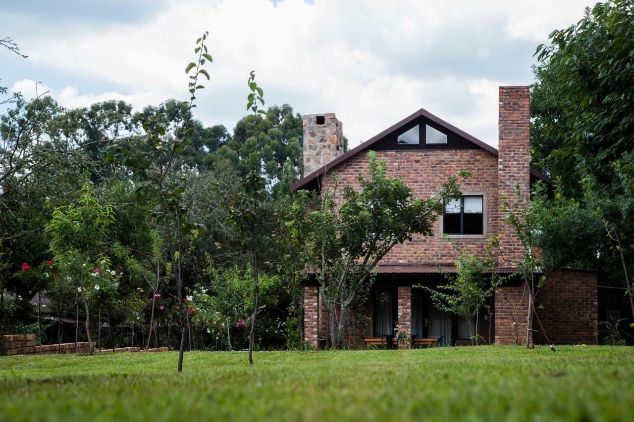 Tarry-Stone Cottages Dullstroom Extérieur photo